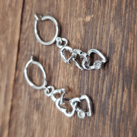 E446 triple tier heart link earrings‎